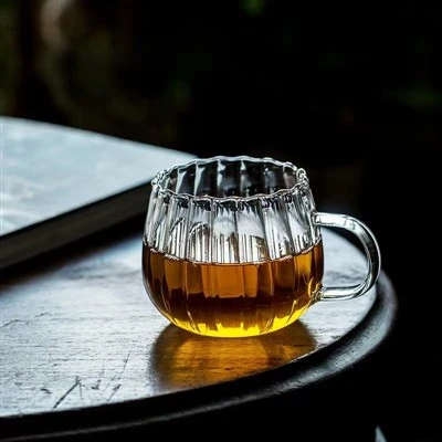 Mug tal-ħġieġ Vertikali Striped